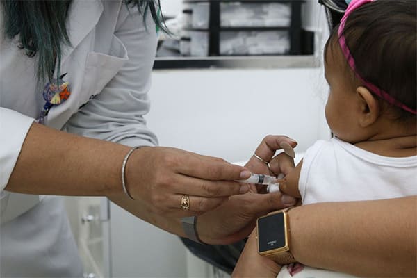 Crianças de 1 a 2 anos com comorbidade já podem vacinar contra Covid-19