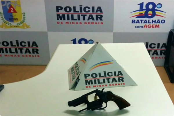 No aglomerado Vila Pérola, PM apreende arma e munição 