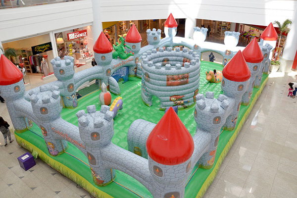 Mega castelo inflável é atração do ItaúPower Shopping