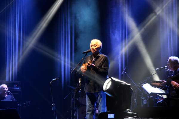 Paulinho da Viola faz show inédito em Belo Horizonte