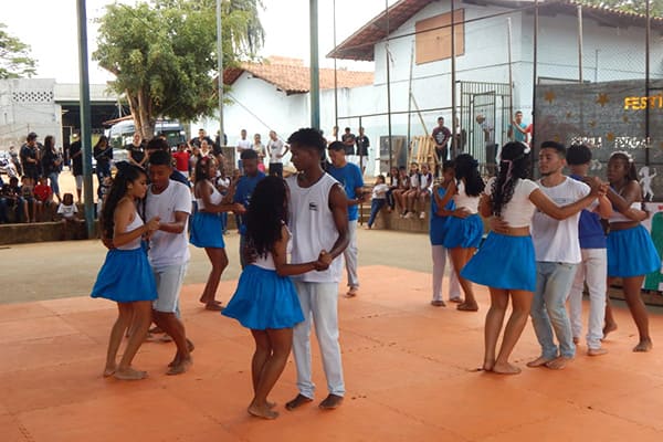 Festival de Dança movimenta escola pública em Contagem