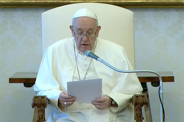 Papa Francisco pede que às adoções de crianças sejam facilitadas