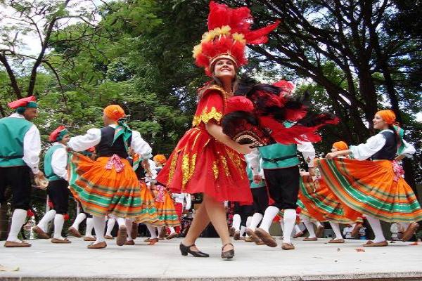 Grupo Aruanda traz espetáculo sobre tradições folclóricas do país