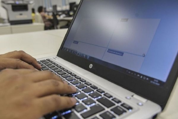 Escolas públicas de Contagem recebem doação de computadores