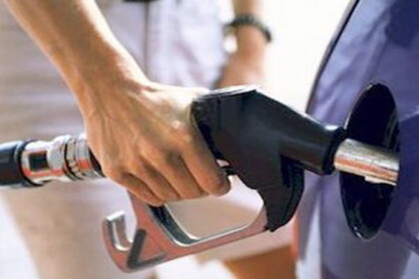 Carro antigo pode ter problema com aumento do etanol na gasolina