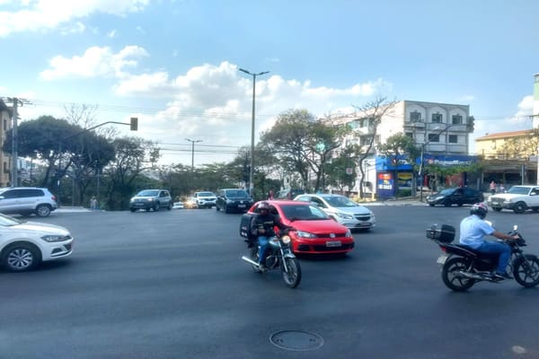 Terra de ninguém, caos no trânsito em Contagem