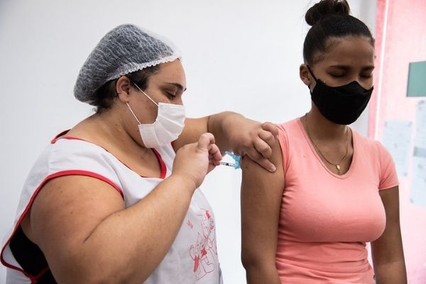 Vacinação contra Covid-19 é ampliada para todos os adolescentes em Contagem