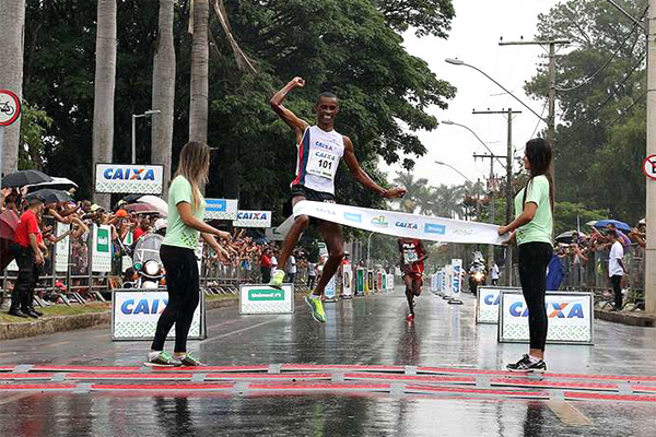 Giovani dos Santos agora é tetra campeão da Volta Internacional da Pampulha