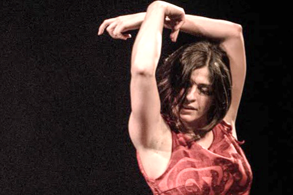 Solo de bailarina brasileira revive luta pela vida no holocausto