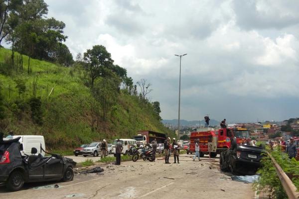 Três pessoas morrem em acidente na Via Expressa de Contagem