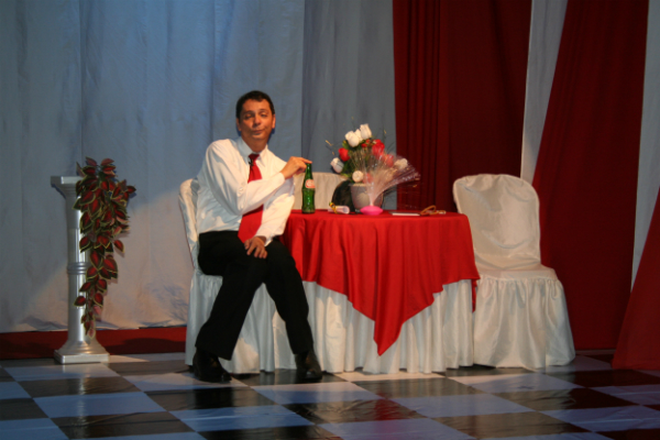 Teatro Sesiminas recebe espetáculo cômico