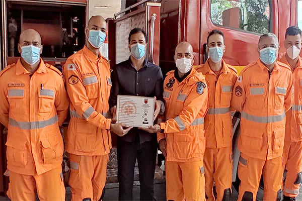 Corpo de Bombeiro Militar homenageia profissionais da higienização de ambulâncias  