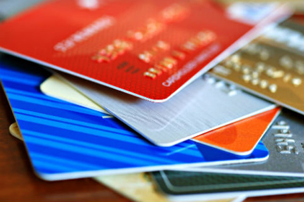 Cartão de crédito cobra a maior taxa de juros desde julho de 1999