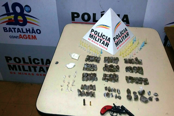 Polícia Militar apreende armas, drogas e veículo roubado em Contagem