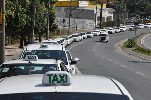 Cerca de 270 novos táxis entram em operação em Contagem