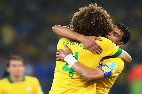 David Luiz e Thiago Silva são eleitos os melhores zagueiros da FIFA 2014