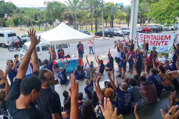 Servidores da educação decidem pela greve por tempo indeterminado