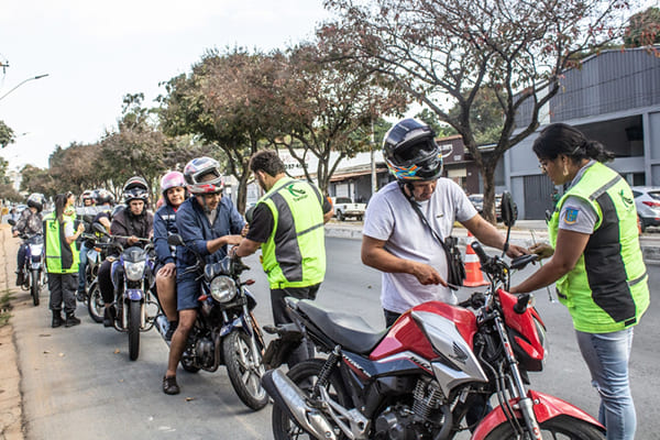 Campanha Motociclista Antenado da Transcon circula pela cidade