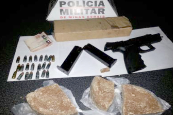 Polícia apreende três armas de fogo e drogas em Contagem
