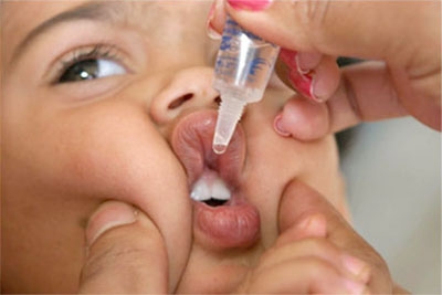 Vacinação contra paralisia infantil