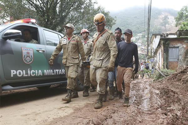 Número de mortes causadas pela chuva em Petrópolis aumenta