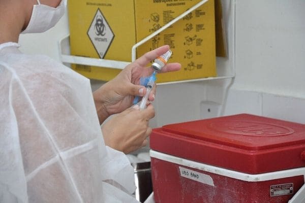 Mutirão vai vacinar pessoas a partir de 45 anos na quinta-feira