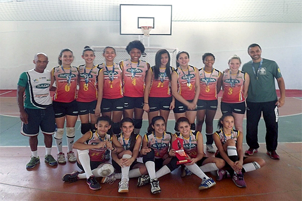 Equipe feminina do Esporte na Cidade/Sada conquista dois títulos