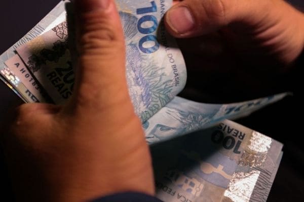 Brasileiros já pagaram mais de R$ 1 trilhão em impostos neste ano