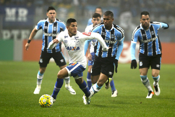 Cruzeiro perde para o Grêmio e fica na lanterna do Campeonato Brasileiro