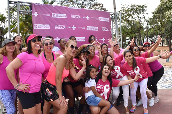 Caminhada Rosa em benefício de hospitais de Contagem e BH