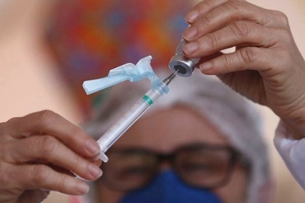 Vacinação da população de 49 anos começa na terça-feira