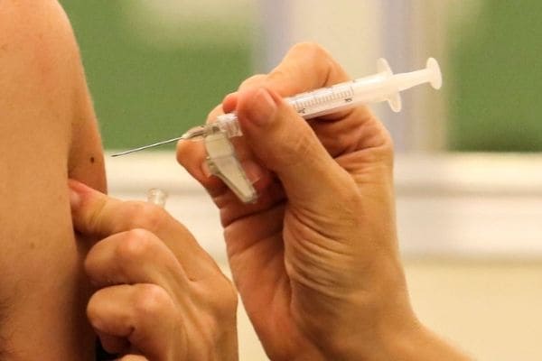 Vacinas da AstraZeneca chegam ao Brasil