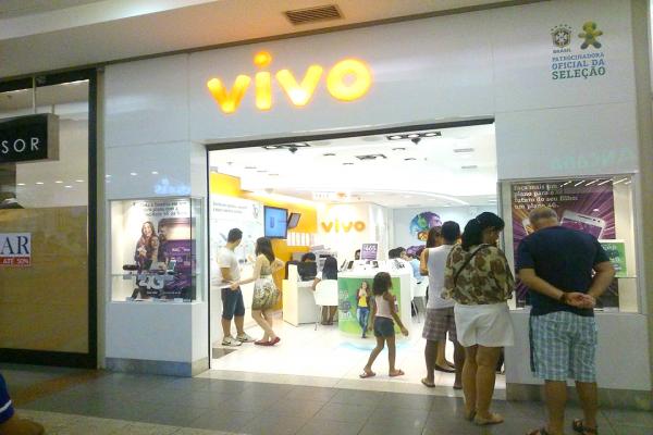 Operadora de telefonia Vivo continua enganando os brasileiros