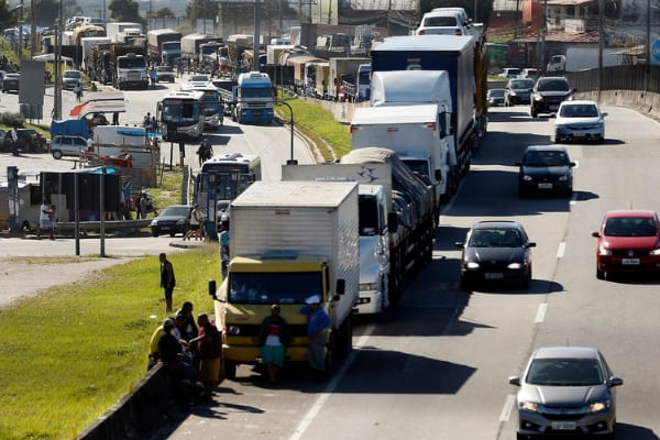 CNTA: cabe ao governo solução para evitar paralisação de caminhoneiros