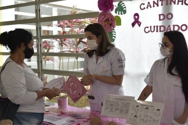 Centro de Reabilitação de Contagem promove campanha sobre câncer de mama  