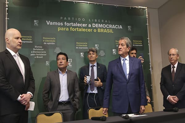 Bolsonaro pede ao TSE anulação das eleições presidenciais