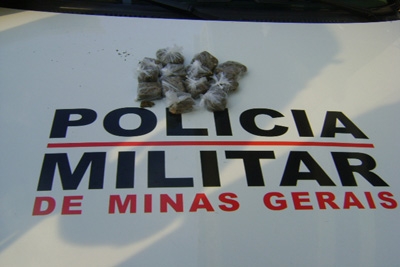 Polícia Militar apreende drogas em Contagem