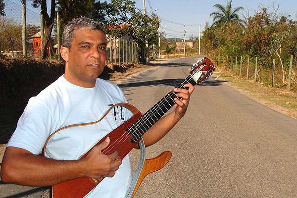 Músico Cláudio Carvalho lança CD com show na Casa Criativa