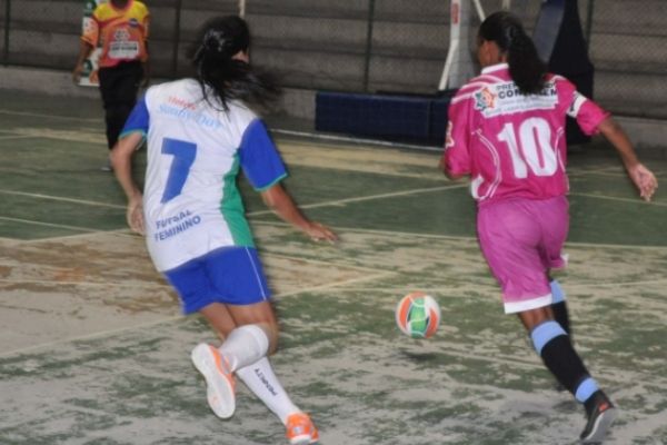 Meninas poderão praticar futsal gratuitamente em Contagem