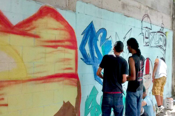 Grafiteiros de Contagem realizam ação na estação Eldorado