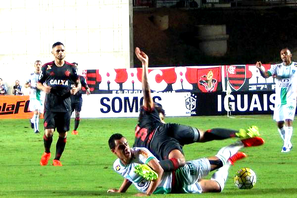 América-MG joga com novo técnico e perde para o Flamengo