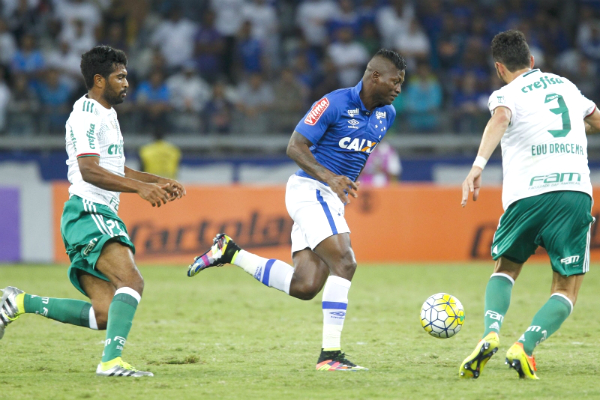 Cruzeiro vence o Palmeiras de virada no Mineirão