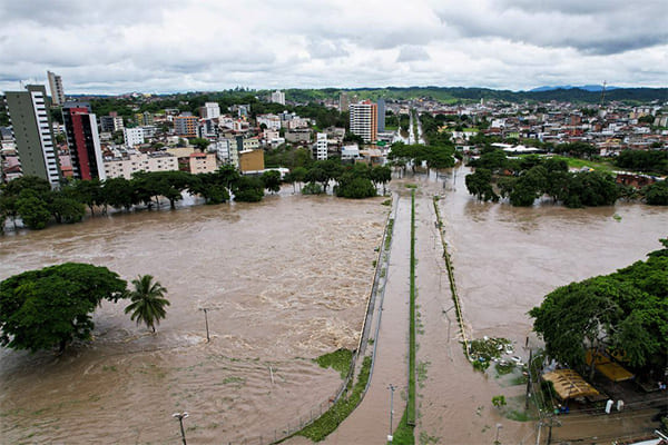 Bahia contabiliza 20 mortos e 31 mil desabrigados por causa das chuvas