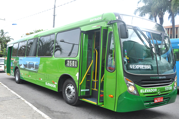 Ônibus coletivo executivo é assaltado em Contagem