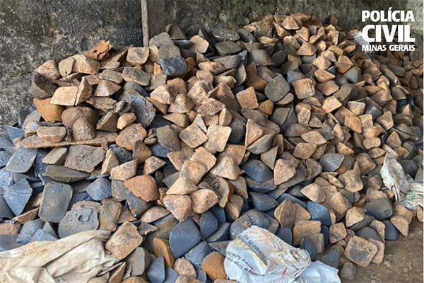 Trinta toneladas de ferro gusa são apreendidas em Contagem