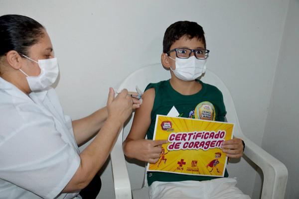 Vacinação infantil e protesto de servidores lotam o Parque Ecológico 