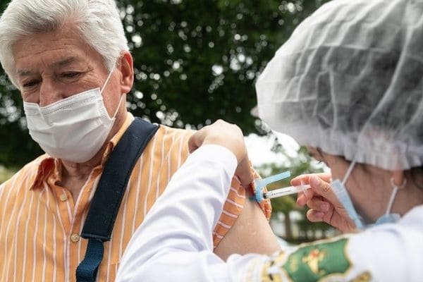 Mutirão vai vacinar idosos de 68 e 69 anos em Contagem
