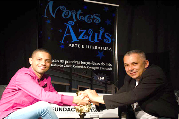 Lecy Souza lança seu livro com noite de autógrafos