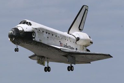 Ônibus espacial Discovery pousa na Flórida