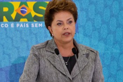Pneumonia leva Dilma a hospital em São Paulo